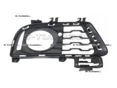 Решетка в бампер (правая) с отв. под противотуманку, для версии m-sport
