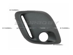 Решетка в бампер (правая) c отв. под противотуманку, с отв. под фару дневного света