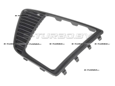 Решетка в бампер (левая) c отв. под противотуманку