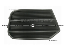 Решетка в бампер (правая) с отв. под парктроник