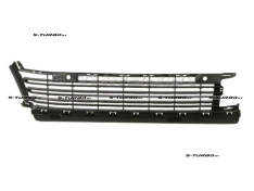 Решетка в бампер (центральная) средняя, с отв. под парктроники