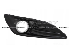 Решетка в бампер (правая) глянцевая, с отв. под противотуманку