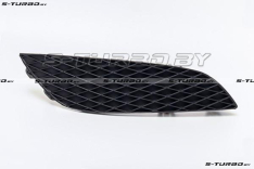 Решетка в бампер (правая) без отв. под противотуманку