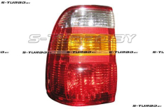 Задний фонарь (левый) красно-бело-желтый, наружный