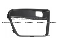 Решетка в бампер (правая) с отв. под противотуманку