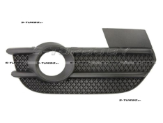 Решетка в бампер (правая) с отв. под противотуманку