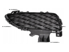 Решетка в бампер (правая) без отв. под противотуманку