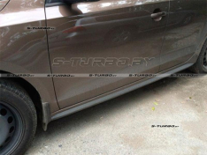 Накладки на пороги R-LINE