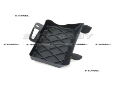 Заглушка отверстия крюка (передняя) левая