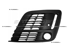 Решетка в бампер (правая) с отв. под противотуманку, с отв. под парктроник