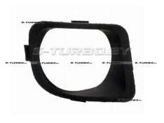 Решетка в бампер (правая) c отв. под противотуманку