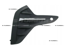 Решетка в бампер (правая) с отв. под парктроник, без отв. под противотуманку