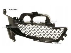 Решетка в бампер (правая) без отв. под противотуманку