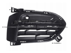 Решетка в бампер (правая) с отв. под парктроник