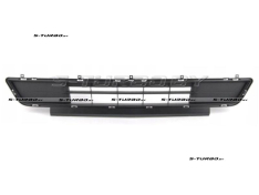 Решетка в бампер (центральная)
