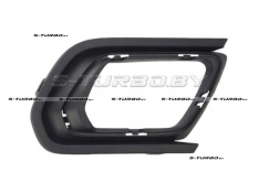 Решетка в бампер (правая) с отв. под противотуманку