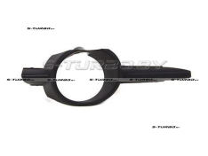 Решетка в бампер (правая) c отв. под противотуманку