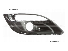 Решетка в бампер (правая) с отв. под противотуманку, с отв. под накладку