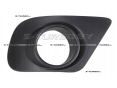 Решетка в бампер (правая) с отв. под противотуманку