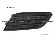 Решетка в бампер (правая) без отв. под противотуманку