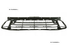 Решетка в бампер (центральная) с отв. под парктроники