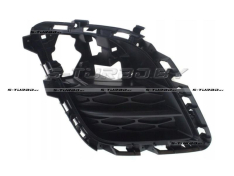 Решетка в бампер (правая) с отв. под противотуманку