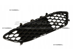 Решетка в бампер (правая) без отв. под противотуманку, с отв. под парктроник