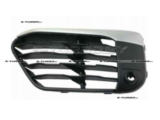 Решетка в бампер (левая) открытая, с серебряной накладкой, с отв. под парктроник