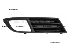 Решетка в бампер (правая) c отв. под противотуманку