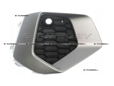 Решетка в бампер (правая) с отв. под парктроник