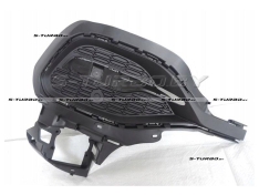 Решетка в бампер (правая) без отв. под парктроник