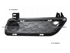 Решетка в бампер (правая) закрытая, с отв. под парктроник