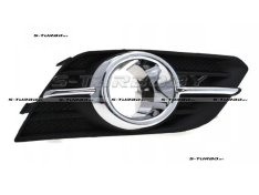 Решетка в бампер (правая) с отв. под противотуманку