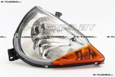 Передняя фара (правая) желтый поворот