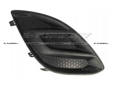 Решетка в бампер (правая) без отв. под противотуманку