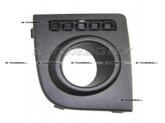 Решетка в бампер (правая) с отв. под противотуманку