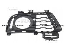 Решетка в бампер (правая) с отв. под противотуманку, для версии m-sport