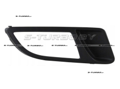 Решетка в бампер (правая) с отв. под противотуманку