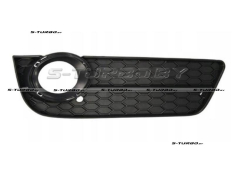 Решетка в бампер (правая) с отв. под противотуманку