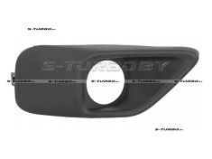 Решетка в бампер (правая) с отв. под противотуманку