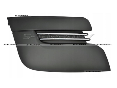 Решетка в бампер (правая) без отв. под противотуманку, с хром. накладками