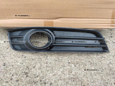 Решетка в бампер (правая) с отв. под противотуманку