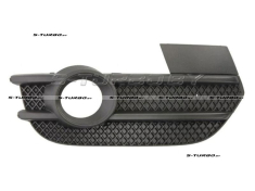 Решетка в бампер (правая) с отв. под противотуманку