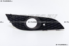 Решетка в бампер (правая) с отв. под противотуманку