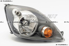 Передняя фара (правая) темная