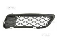 Решетка в бампер (правая) открытая, без отв. под парктроник