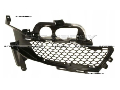 Решетка в бампер (правая) без отв. под противотуманку