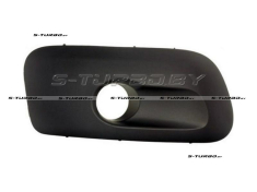 Решетка в бампер (правая) с отв. под противотуманку