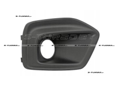 Решетка в бампер (правая) с отв. под противотуманку, 2015-2023