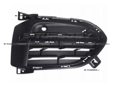 Решетка в бампер (правая) с отв. под парктроник